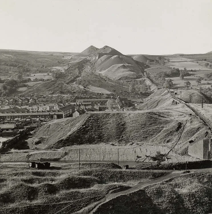 Coal tips loom around Aberfan in aftermath of disaster